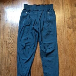Lululemon Run with Rover Pant size 4